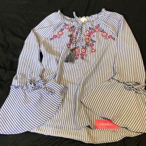 Cute embroidered top!